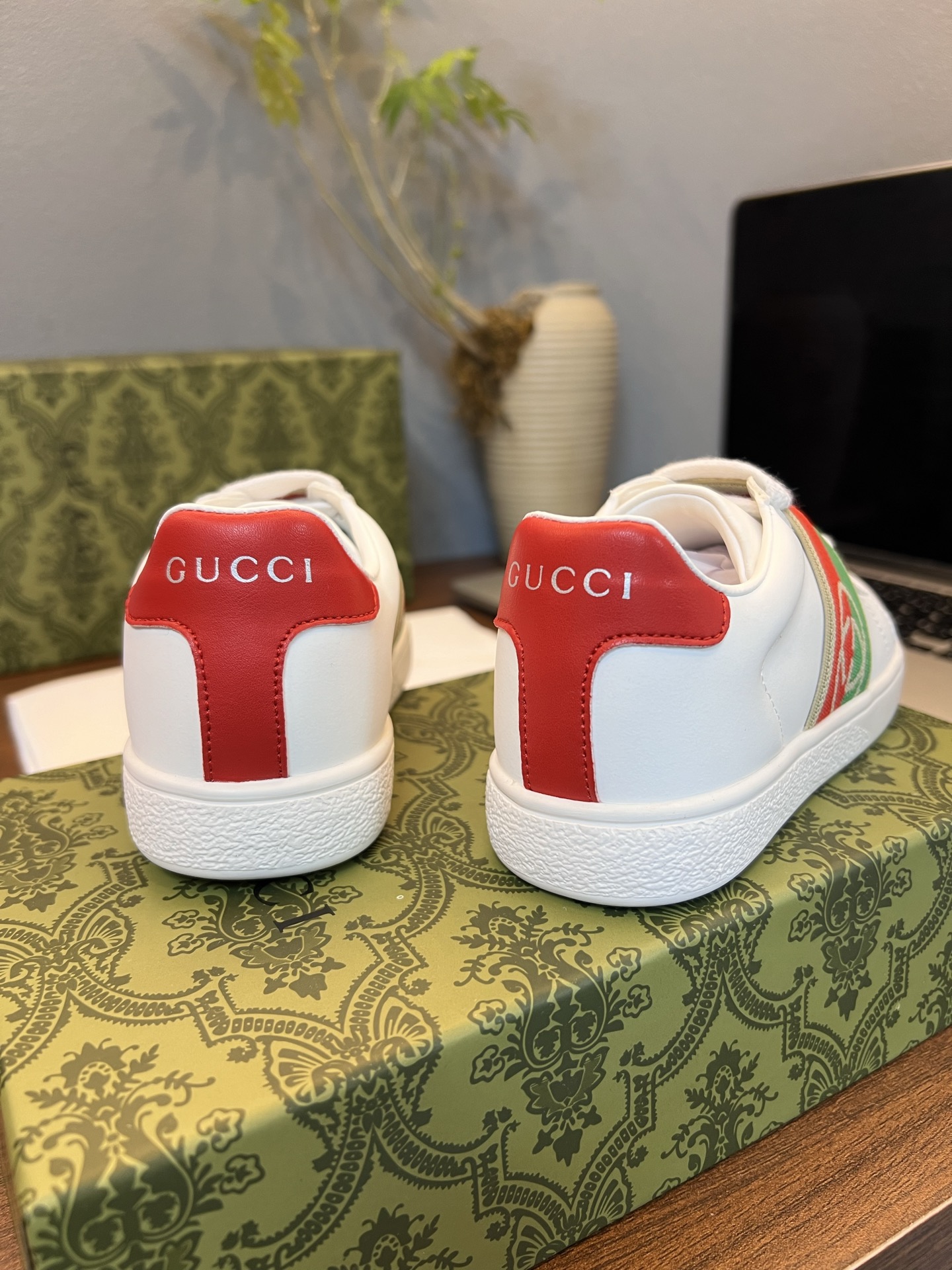 Children's shoes child